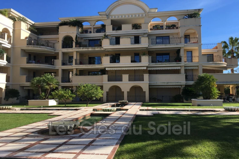 appartement  3 pièces  Hyères Secteur ouest  75 m² -   