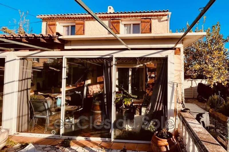 maison  4 pièces  Cuers   107 m² -   