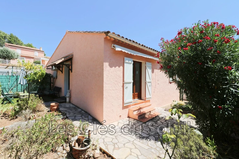 maison  4 pièces  Cuers   72 m² -   