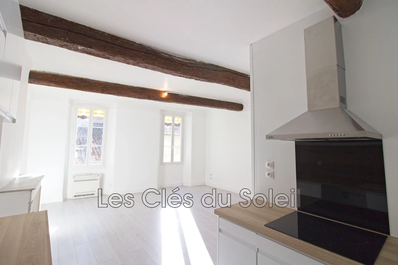appartement  3 pièces  Cuers   71&nbsp;m&sup2; -   