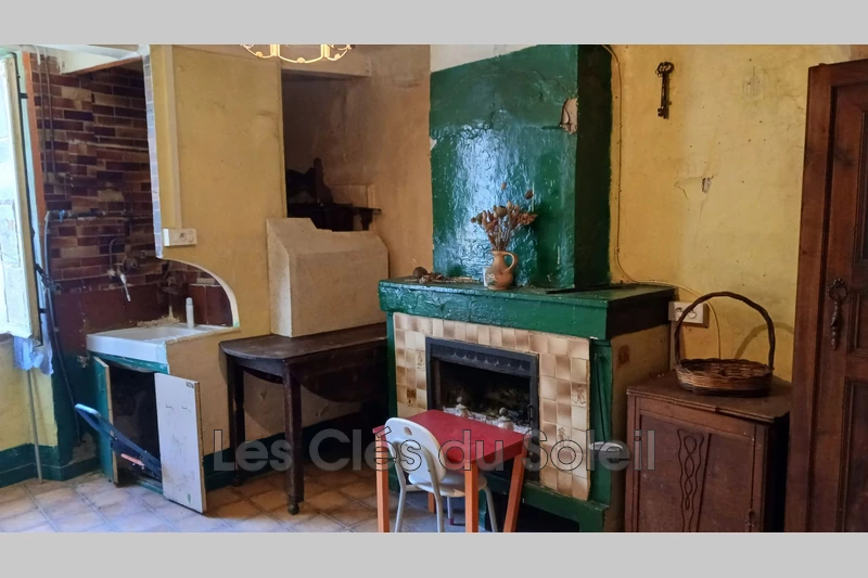 maison  La Roquebrussanne Centre-ville  69&nbsp;m&sup2; -   