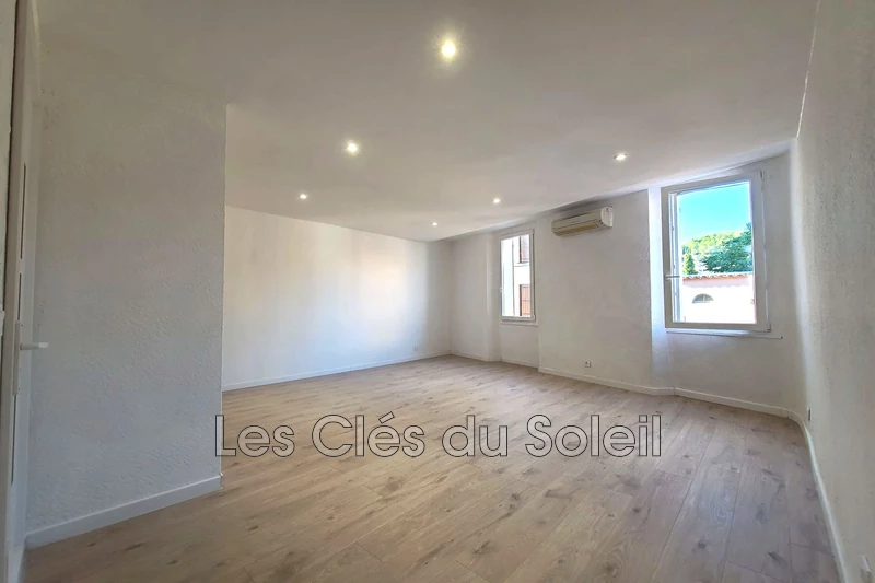 appartement  4 pièces  Cuers   74&nbsp;m&sup2; -   