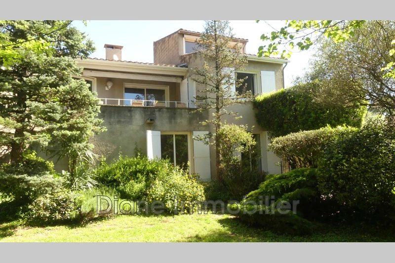 Photo Villa Nîmes Centre-ville,   achat villa  4 chambres   210&nbsp;m&sup2;