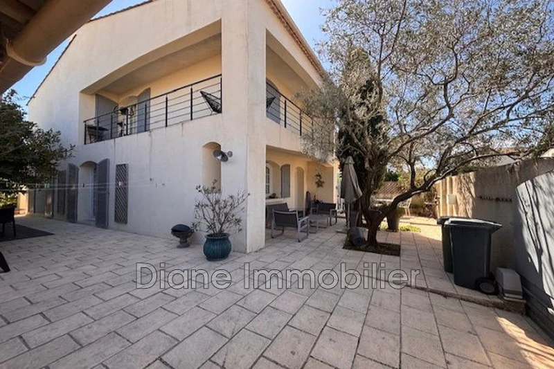 Photo Villa Nîmes   achat villa  5 chambres   152&nbsp;m&sup2;