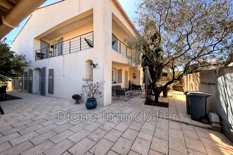 Photo Villa Nîmes   achat villa  5 chambres   152&nbsp;m&sup2;
