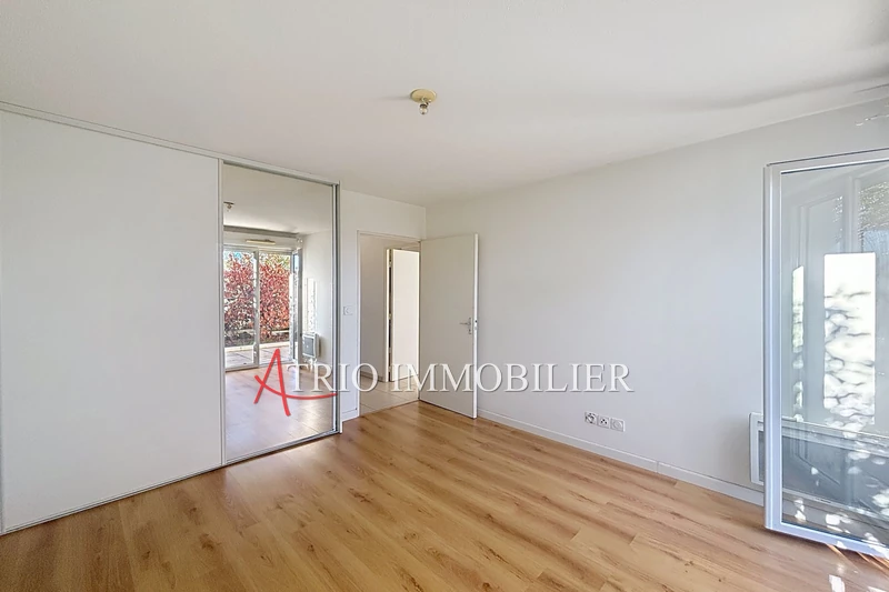 Location appartement non meublé Saint-Laurent-du-Var  