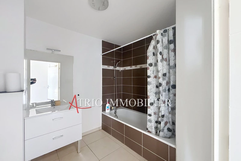 Location appartement non meublé Saint-Laurent-du-Var  