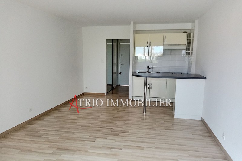 Photo Appartement Saint-Laurent-du-Var Centre-ville, Location appartement 1 pièce 26 m²