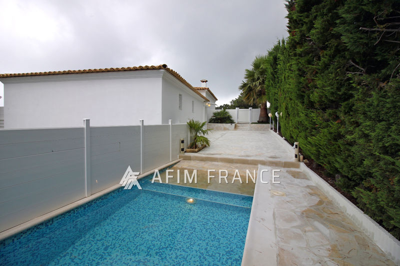 Photo Apartment Eze Rentals apartment 4 rooms 110 m²
