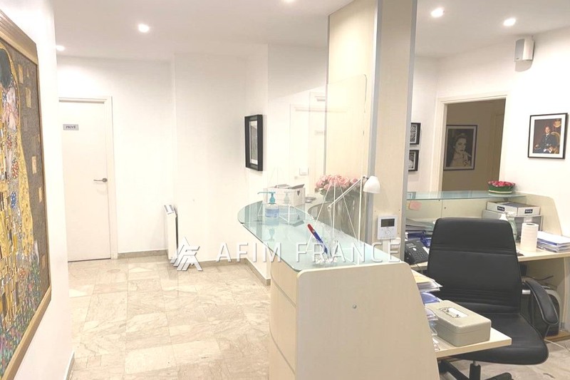 Photo Local professionnel Beausoleil Centre-ville, Professionnel local professionnel 115 m²