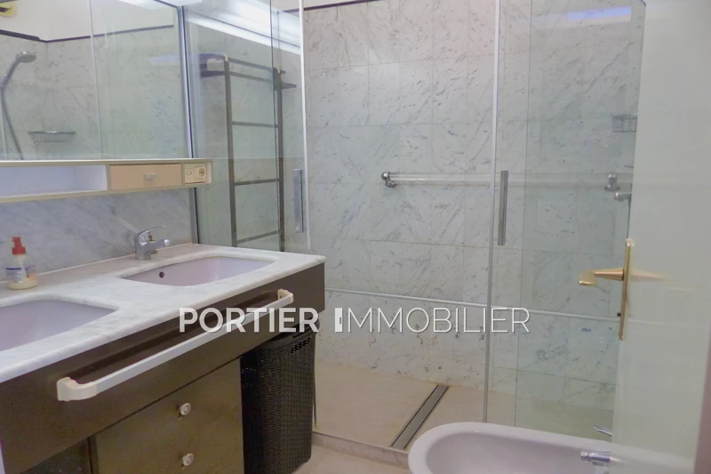 Location appartement Antibes  