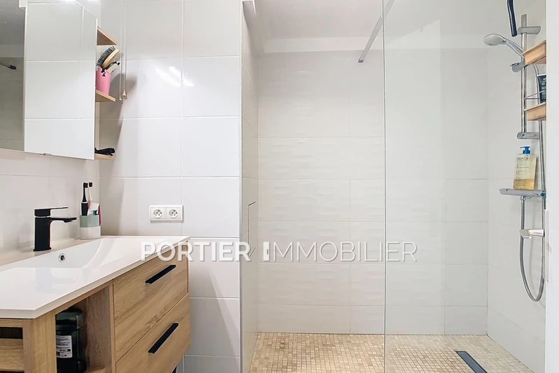 Location appartement Antibes  