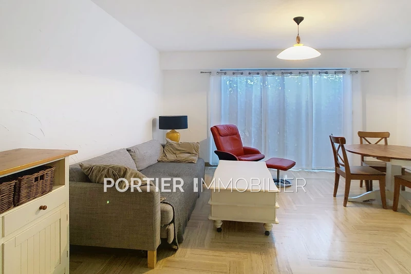 Location appartement Antibes  