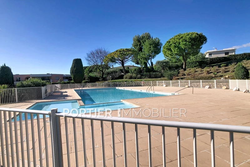 Location appartement Antibes  