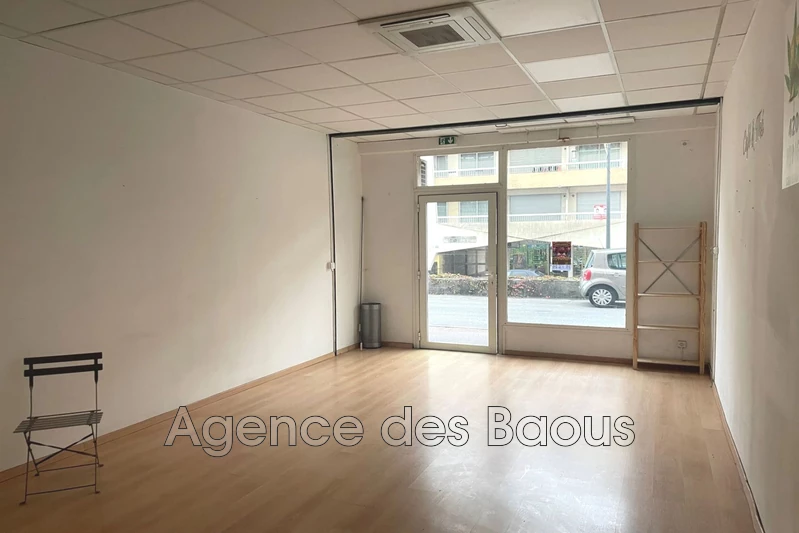 Local commercial Vence Centre-ville,  Professionnel local commercial   59&nbsp;m&sup2;