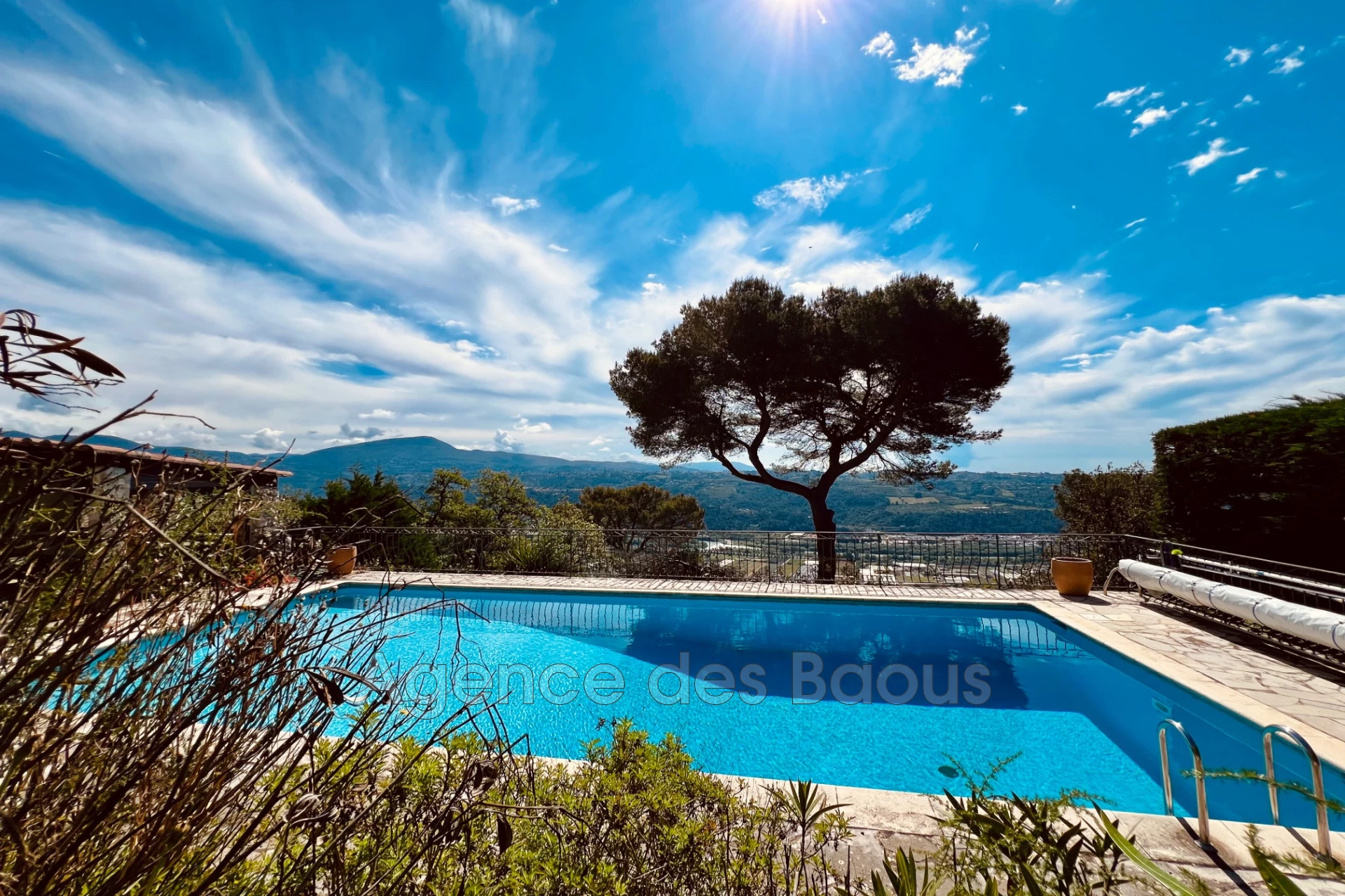 Maison 5 pièces 160 m² · à Gattieres · 160 m² · 780 000 €