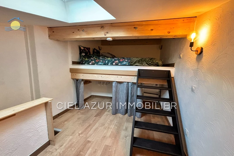 Appartement Antibes Vieille ville,  Location saisonnière appartement  1 pièce   25&nbsp;m&sup2;