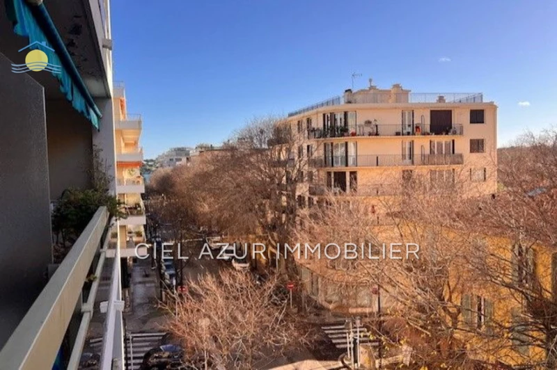 Location appartement Antibes  