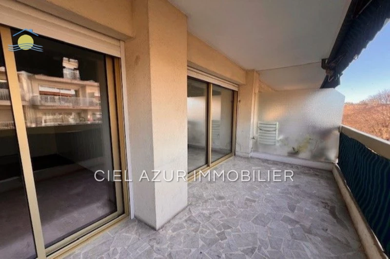 Location appartement Antibes  