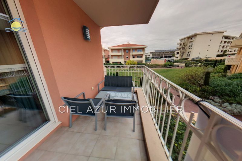 Photo Apartment Juan-les-Pins Front de mer, Rentals apartment 1 room 30 m²