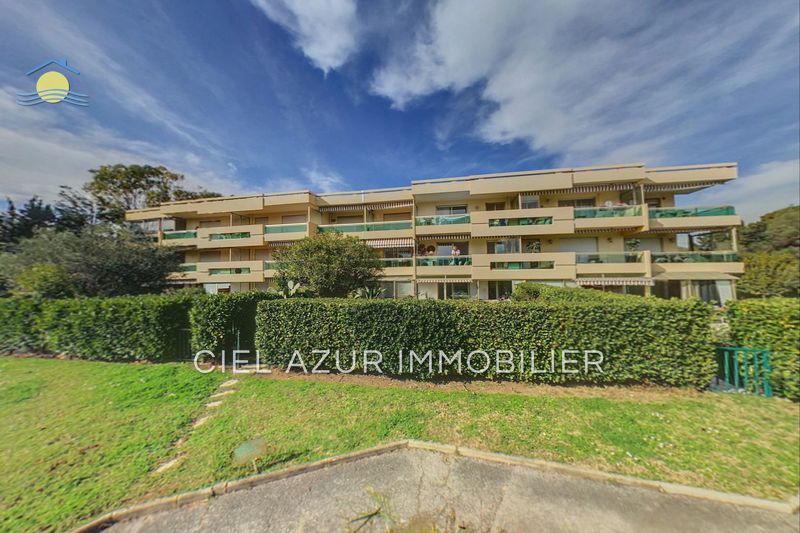 Location saisonnière Apartment Juan-les-pins Sea side Apartment Juan-les-Pins Bord de mer, Location saisonnière apartment 3 rooms 65 m²