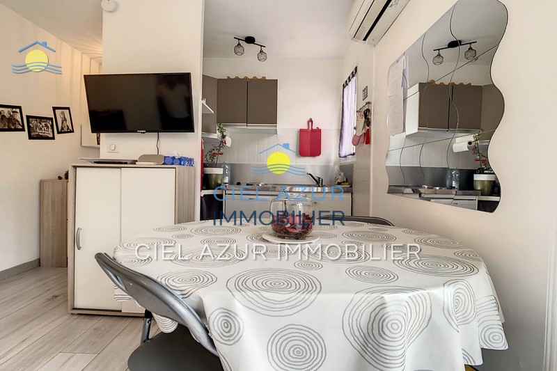 Apartment Juan-les-Pins Bijou plage,  Vacation rental apartment  1 room   17&nbsp;m&sup2;