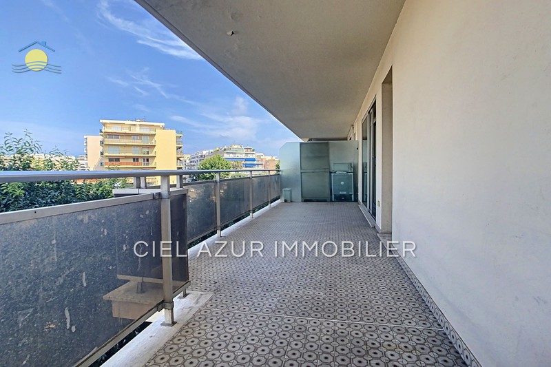 For sale Apartment Juan-les-pins Sea side Apartment Juan-les-Pins Bord de mer, to buy apartment 2 rooms 47 m²