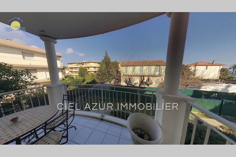 appartement  3 pièces  Golfe-Juan Bord de mer  58 m² -   