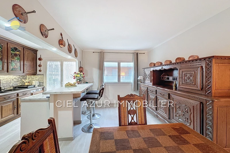 appartement  3 rooms  Juan-les-Pins Square du lys  66 m² -   