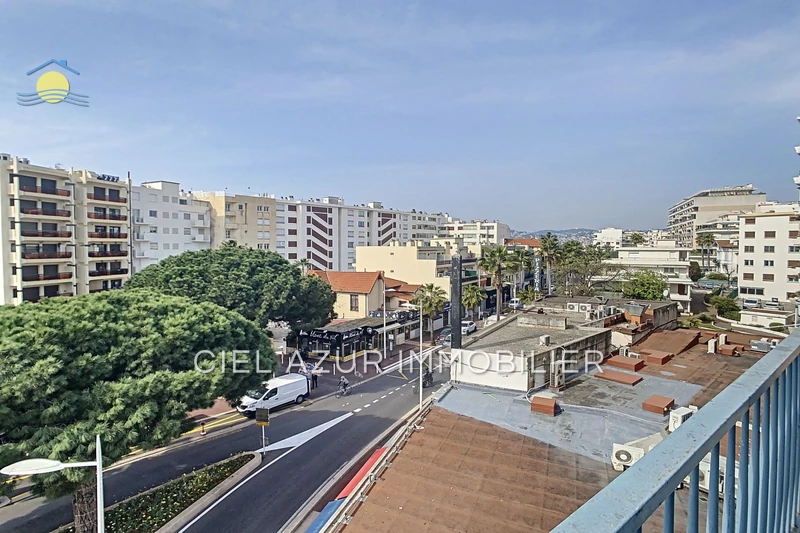 Appartement Juan-les-Pins Bord de mer,   achat appartement  1 pièce   25&nbsp;m&sup2;