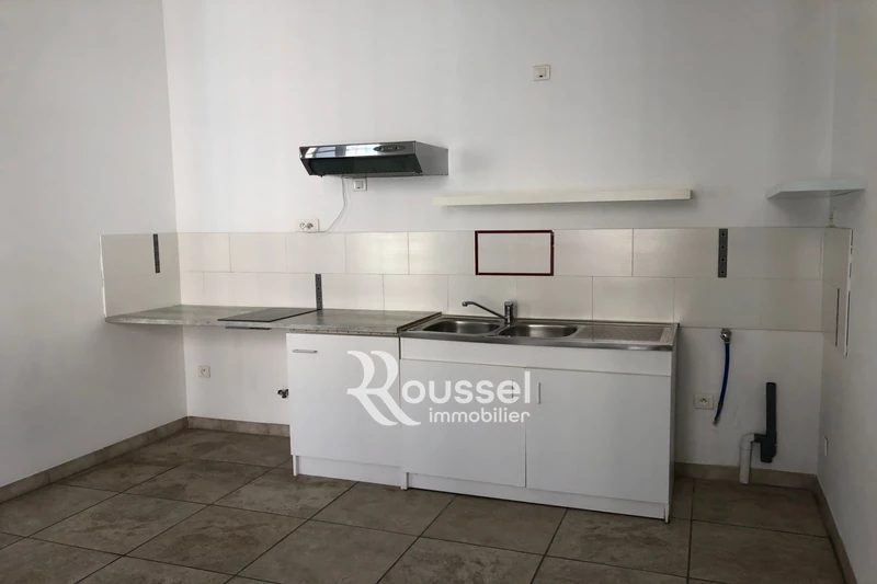 Location appartement Poussan  