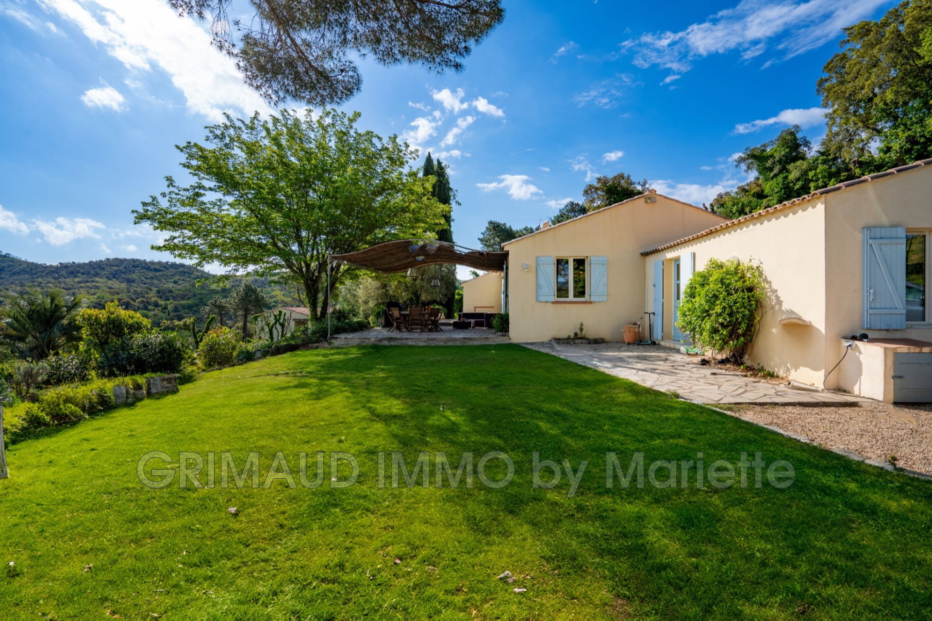 La Mole Beautiful property with pool