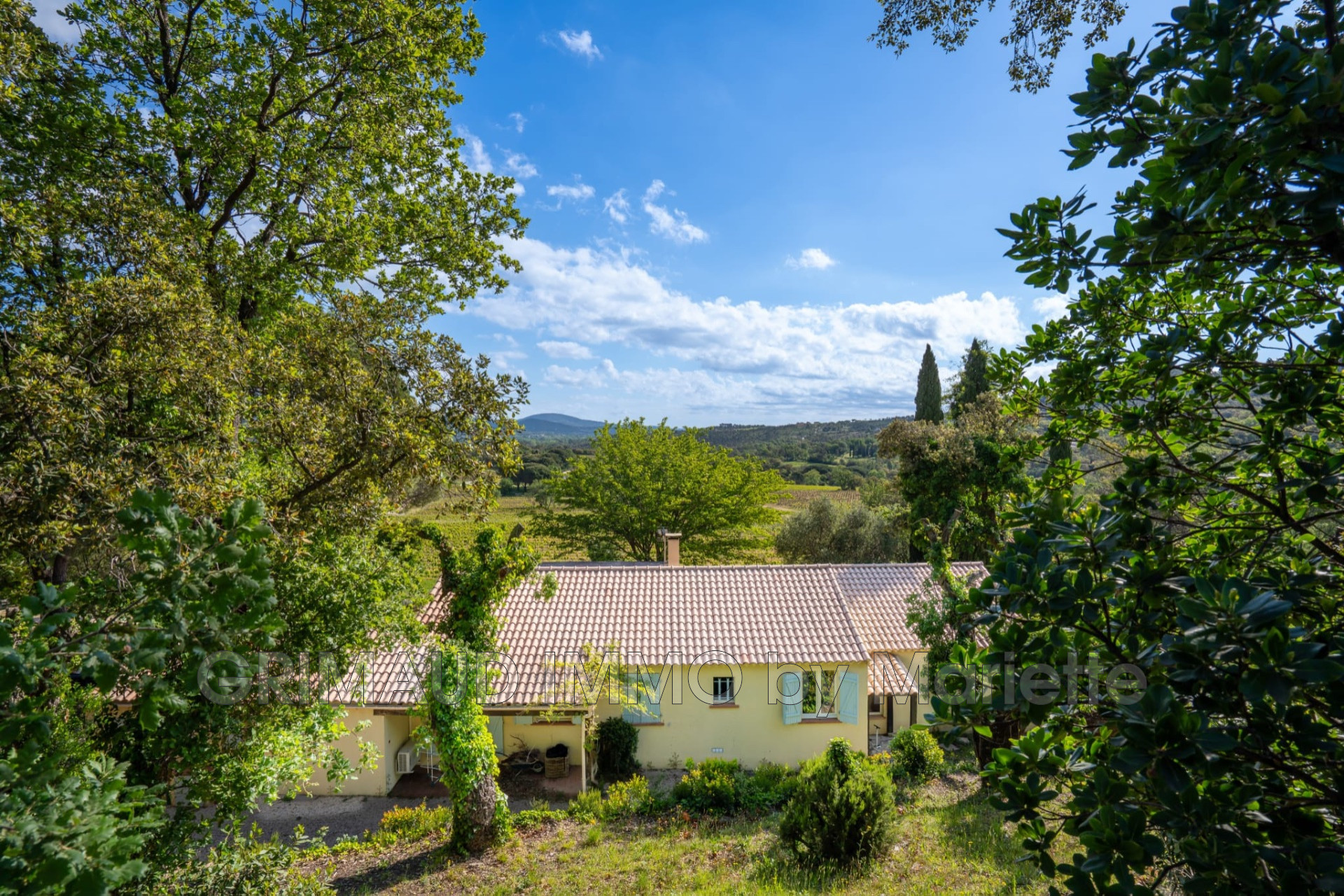 La Mole Beautiful property with pool