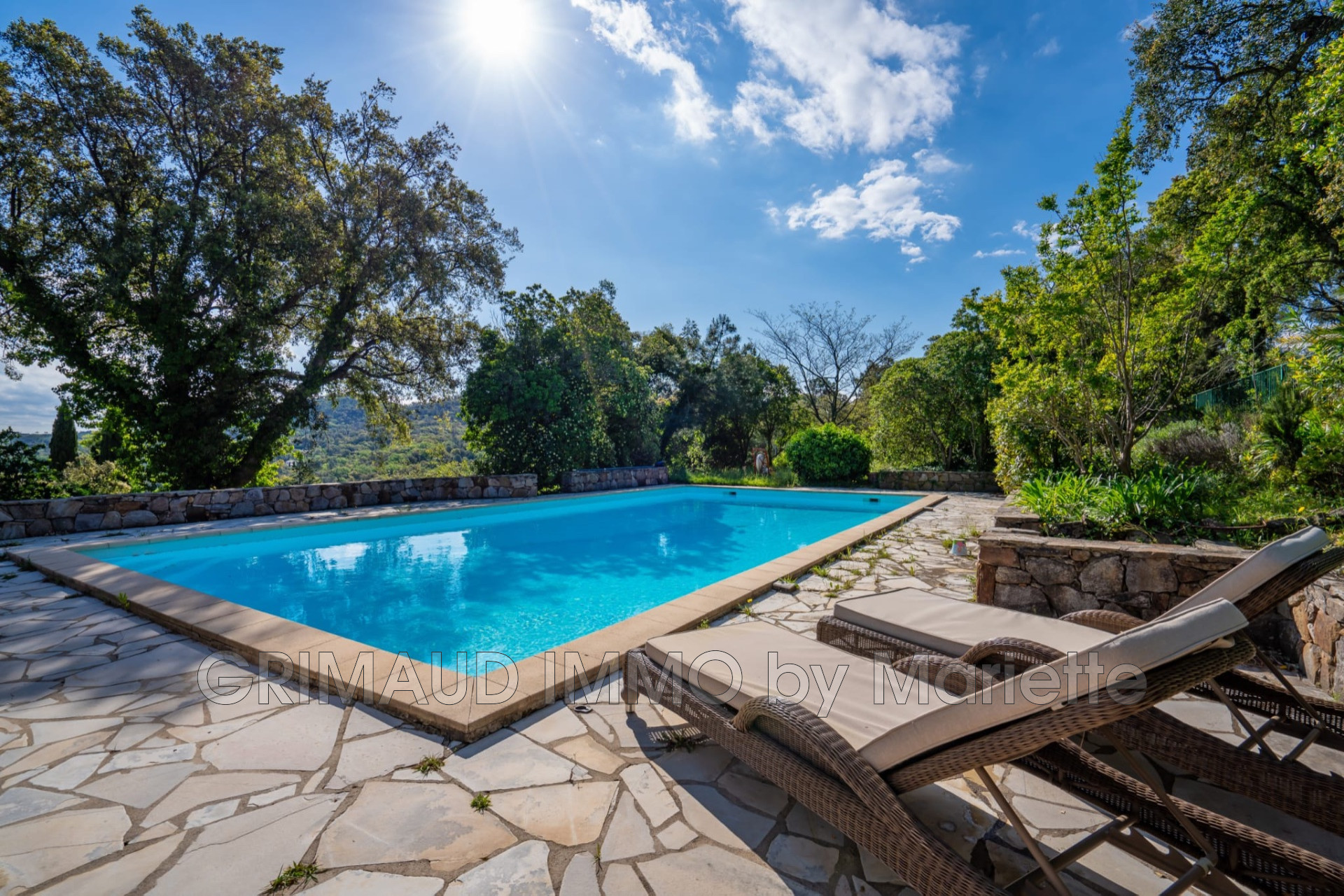 La Mole Beautiful property with pool