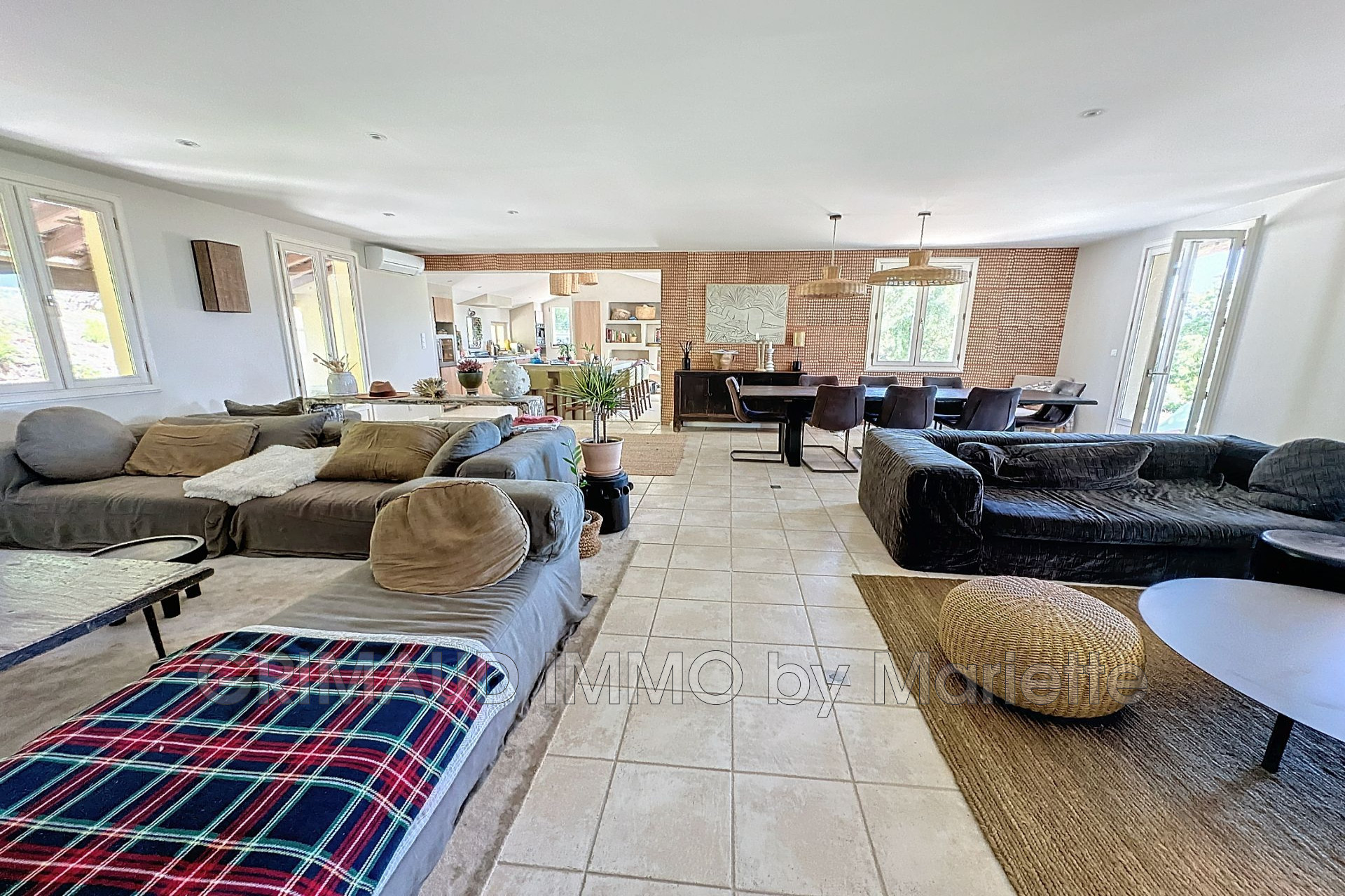 La Mole Beautiful property with pool