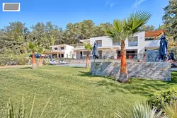 Photos  Maison contemporaine à vendre La Garde-Freinet 83680