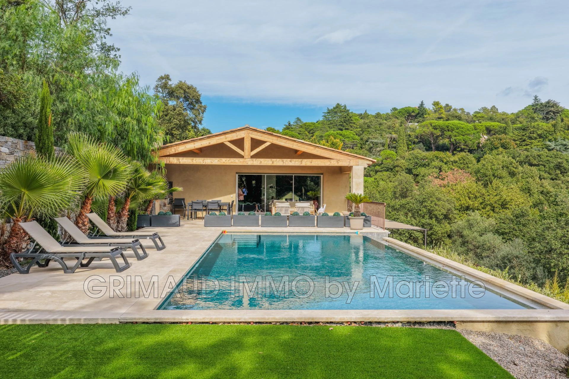 Maison 3 pièces 250 m² · à La Garde-Freinet · 250 m² · 1 650 000 €