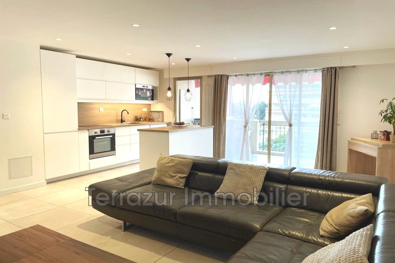 Photo Apartment Golfe-Juan Centre-ville,   to buy apartment  3 rooms   71&nbsp;m&sup2;