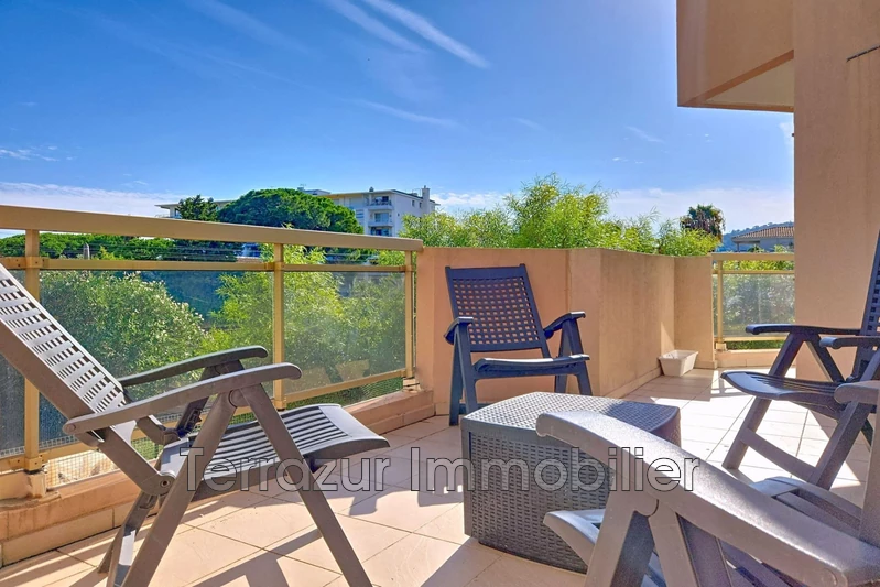 appartement  2 pièces  Golfe-Juan Proche mer vue port  41 m² -   