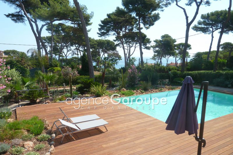 maison  4 rooms  Cap d'Antibes Close ti the beaches  180 m² -   