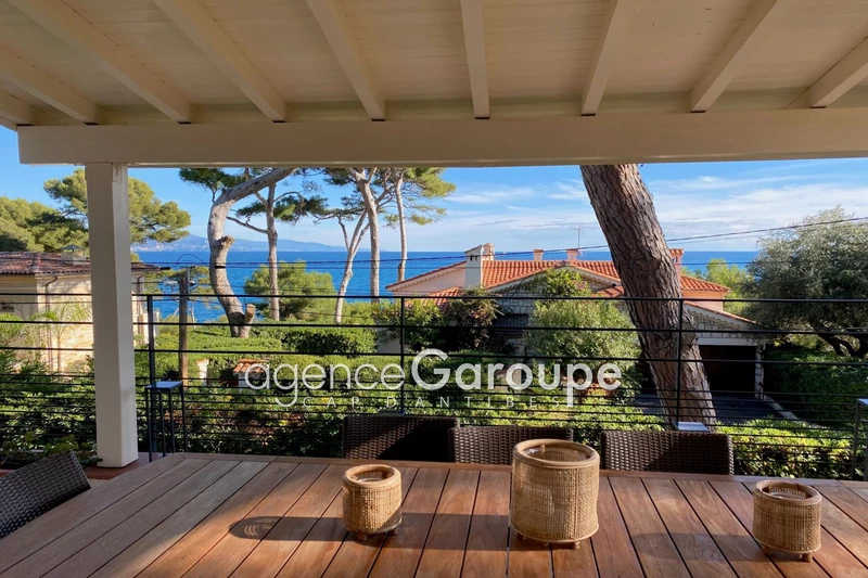 maison  7 pièces  Cap d'Antibes Coté est  250 m² -   