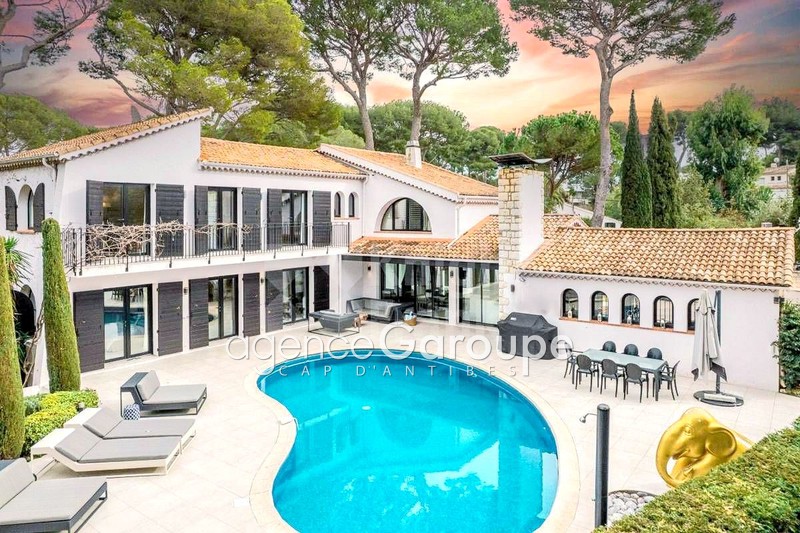 maison  5 pièces  Cap d'Antibes Coté est  208 m² -   
