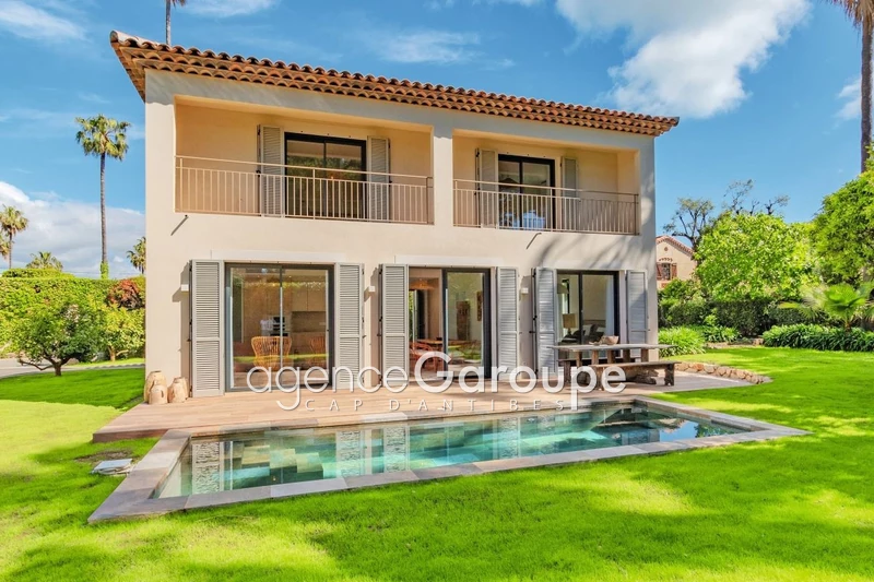 maison  4 pièces  Cap d'Antibes Coté ouest  164 m² -   