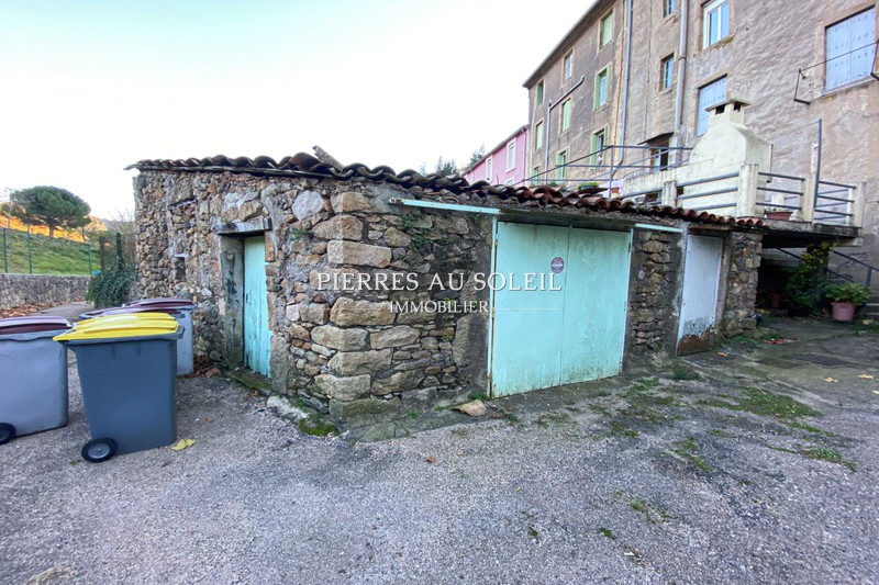 Photo Parking Saint-Etienne-Estréchoux Village, achat parking