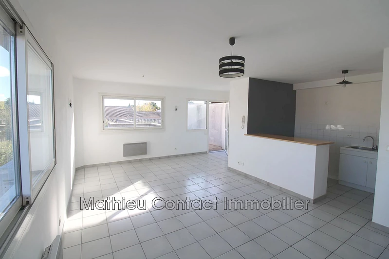 Photo Apartment Marguerittes  Hire apartment  3 rooms   66&nbsp;m&sup2;