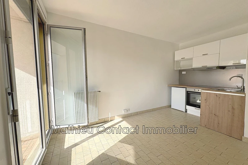 Photo Appartement Nîmes  Location appartement  1 pièce   21&nbsp;m&sup2;
