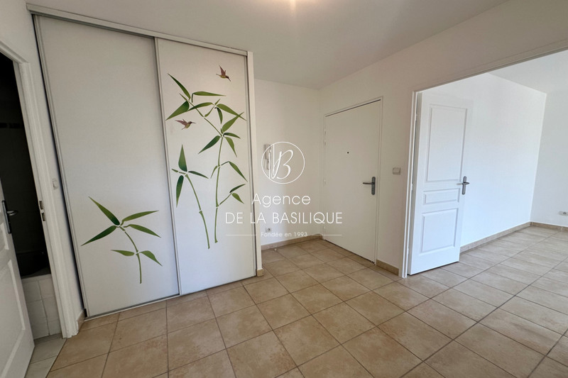 Photo n°2 - Vente appartement Saint-Maximin-la-Sainte-Baume 83470 - 139 000 €