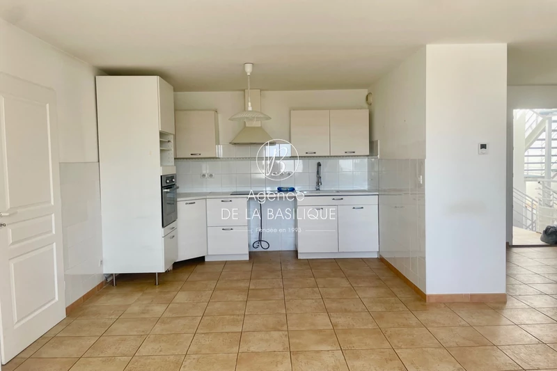 Photo n°2 - Vente appartement Saint-Maximin-la-Sainte-Baume 83470 - 196 000 €