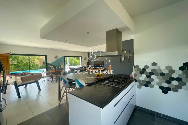 Vente maison contemporaine Saint-Maximin-la-Sainte-Baume  