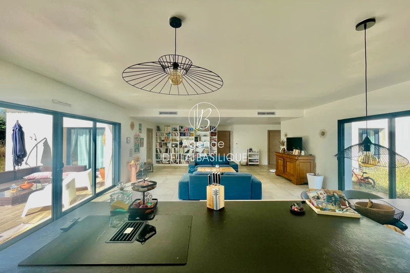 Photo n°4 - Vente Maison villa contemporaine Saint-Maximin-la-Sainte-Baume 83470 - 575 000 €